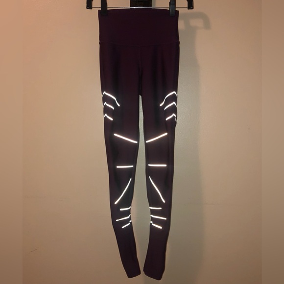ALO High-Waist Airlift Sequence Reflective Leggings,Size-XXS,Color-Black Plum - Picture 7 of 8